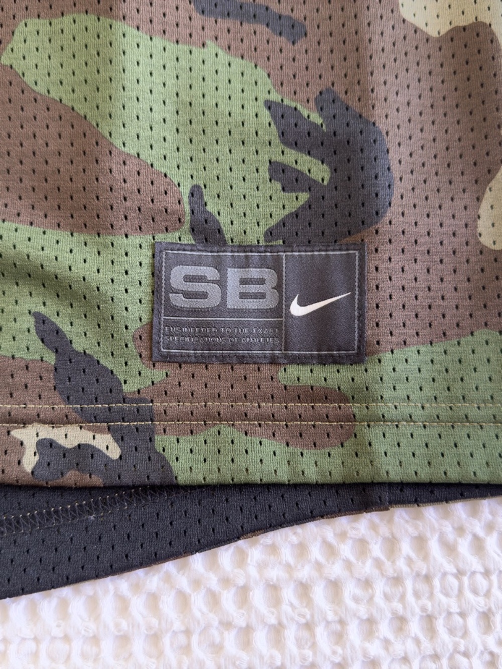 Nike SB Men’s Camo Tank Top - Green/Brown/Black - Picture 4 of 5